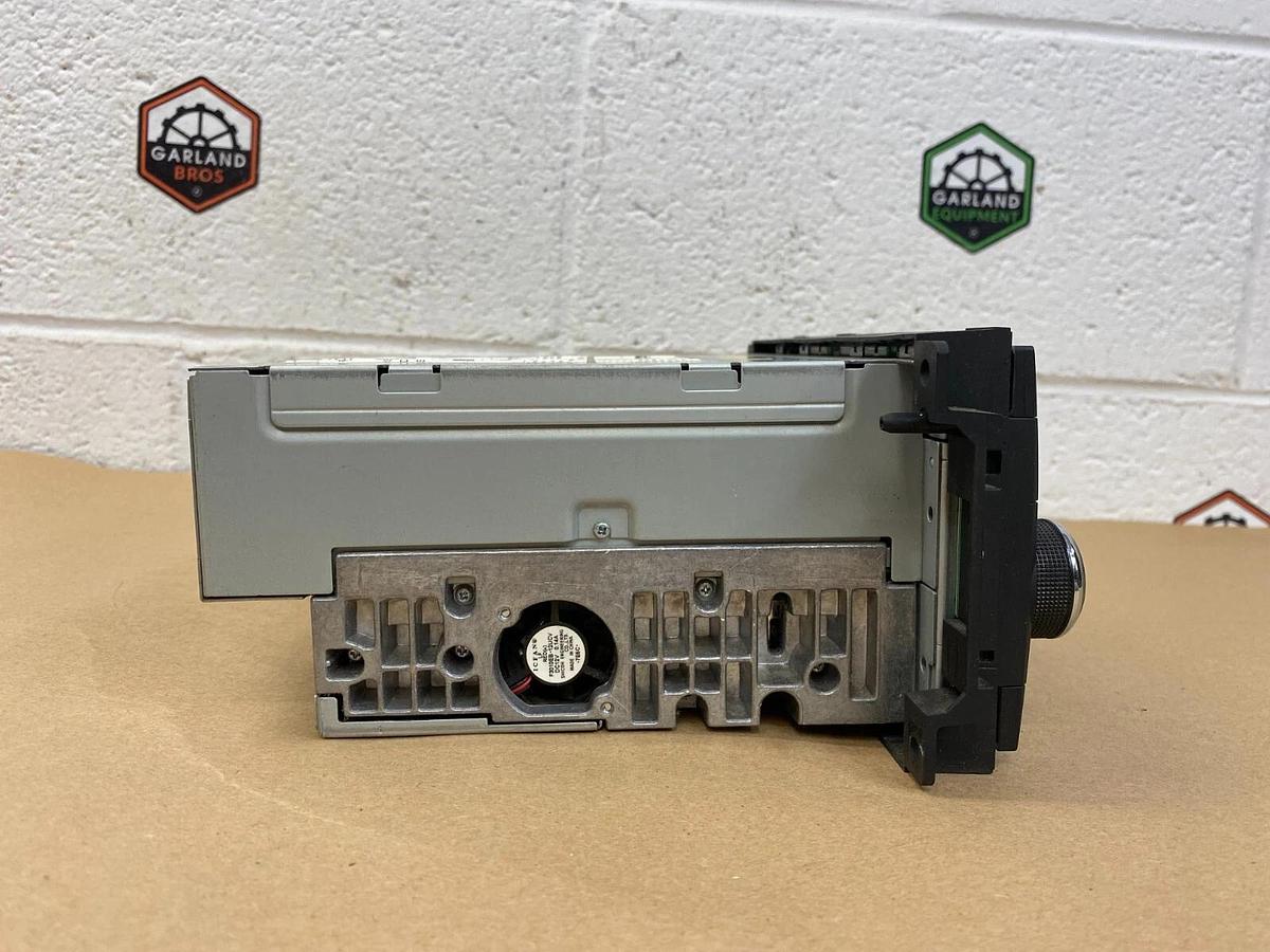 Used Chrysler Corp. 05064921 AE Jeep Radio AM/FM 6 Disc-MP3, WMA *WORKING*