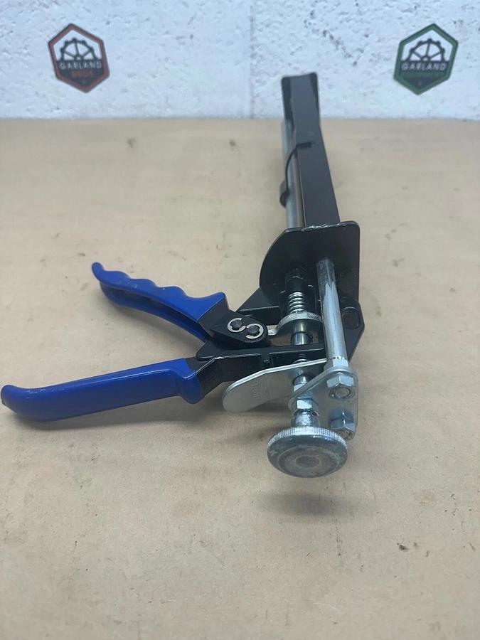 Used Dynamix 6997-1, 12 oz. Manual Dispenser