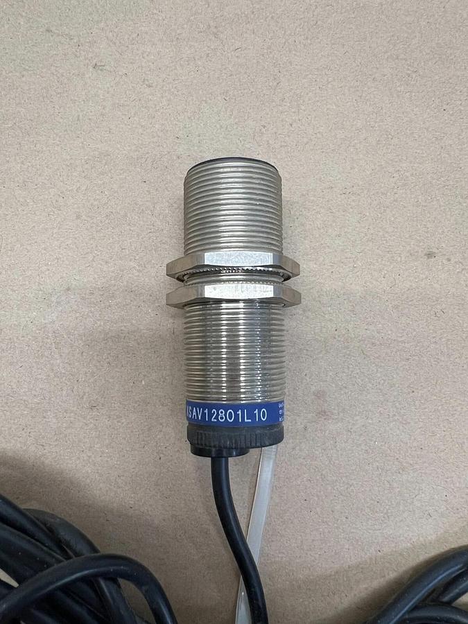 Used Telemecanique XSAV12801L10 Proximity Switch