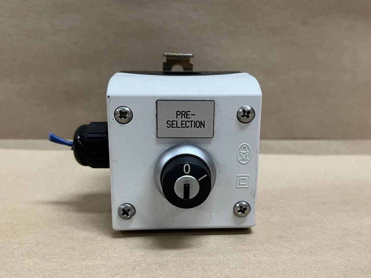Used Moeller PC-GF20-FR Enclosed Selector Switch w/ M22-KC10 Contact Block