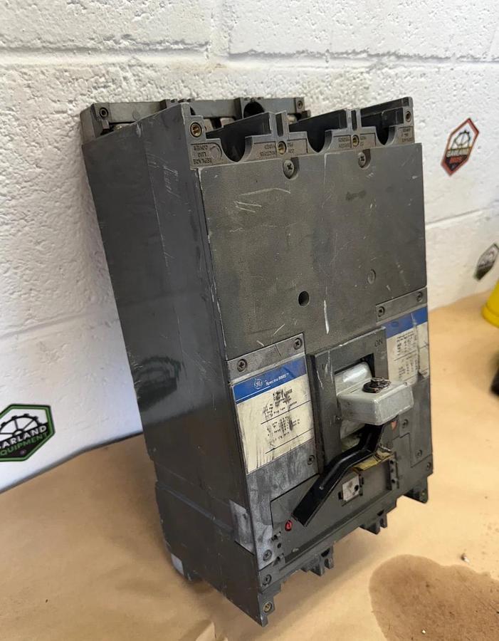 Used GE (General Electric) SKHA36AT0800 Hi-Break Circuit Breaker, 800A, 3-Pole