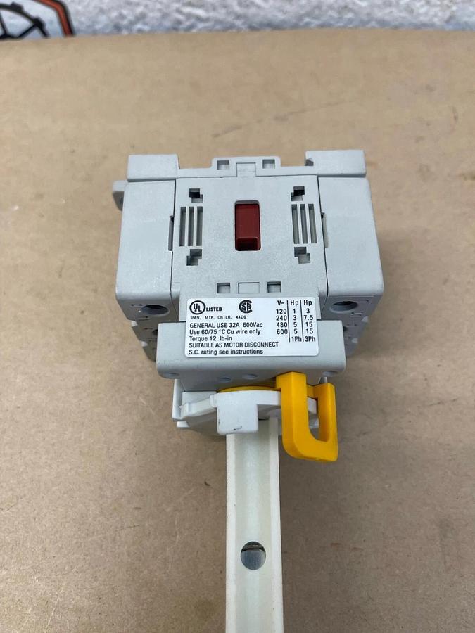 Used Allen-Bradley 194-A32-1753 Disconnect Switch 3-pole Ser B, 50/60Hz, 600VAC 32A