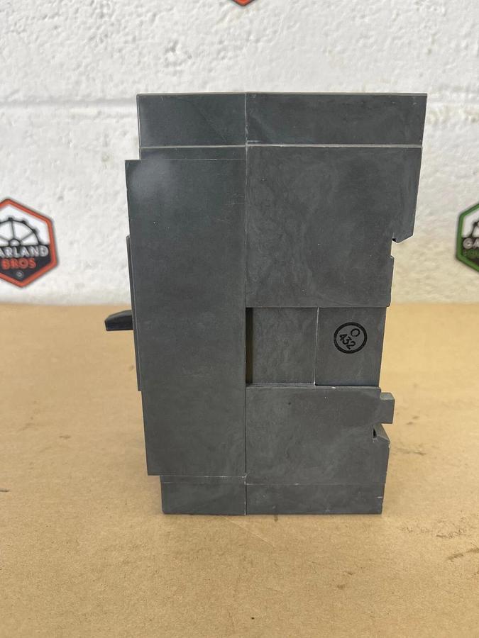 Used Siemens 3VE5331-0CU00 Circuit Breaker, 125 Amps, 600 VAC, 3 Phase