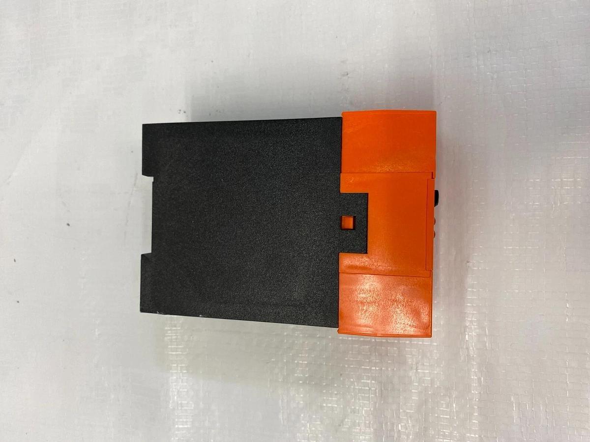 Used E. Dold & Sohne BH5928.92 Safety Relay 24V