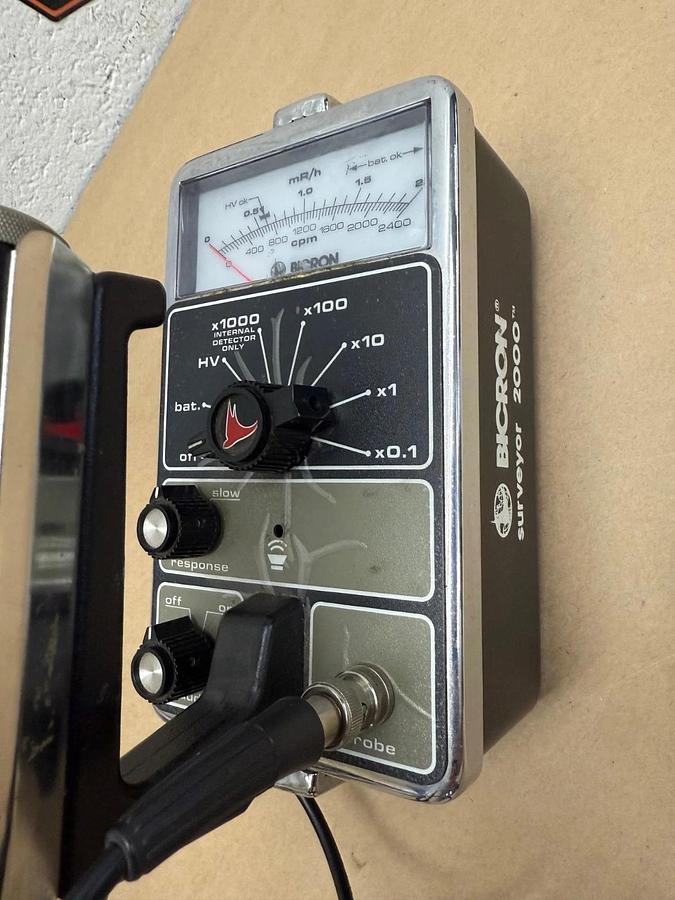 Used Bicron Surveyor 2000 Radiation Detector / Geiger Counter with Probe