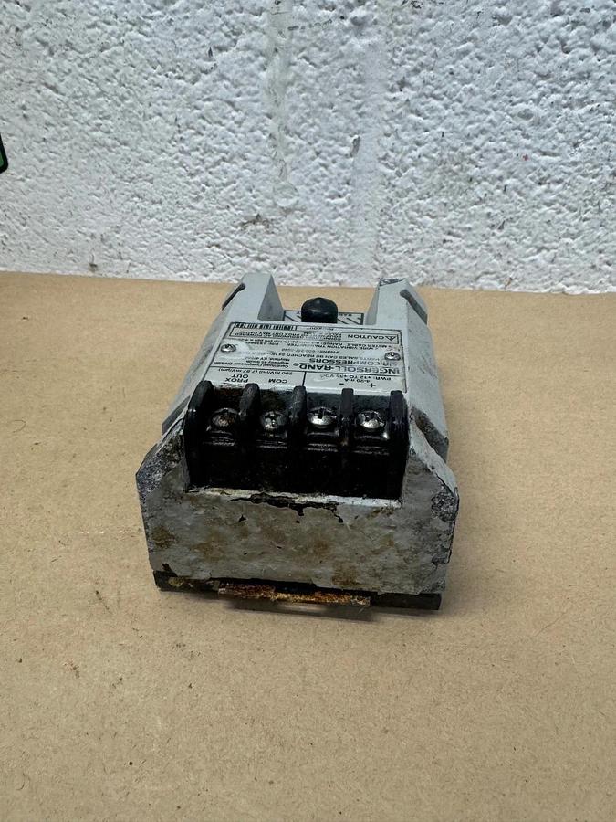 Used Ingersoll Rand 1X35869 2 Wire Vibration Transmitter, 4-20mA, 12-35 VDC, 200 mV