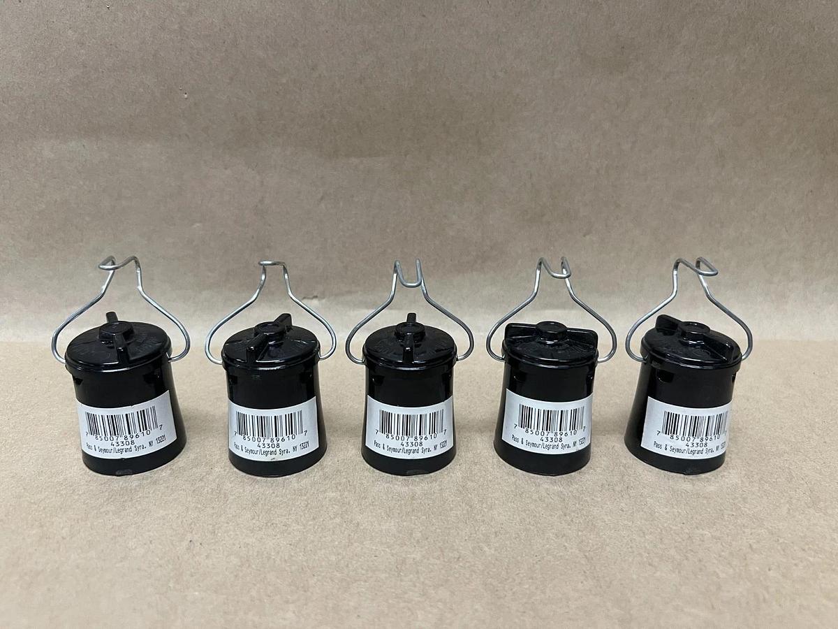 Used Pass & Seymour 43308 660W, 250V Temporary Lighting Lampholder - Lot of 5