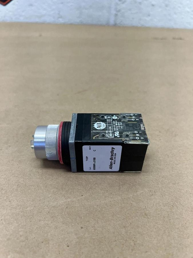 Allen Bradley 800MR-JK9BB Ser. C 3 Position SPR. RTN. Switch Unit