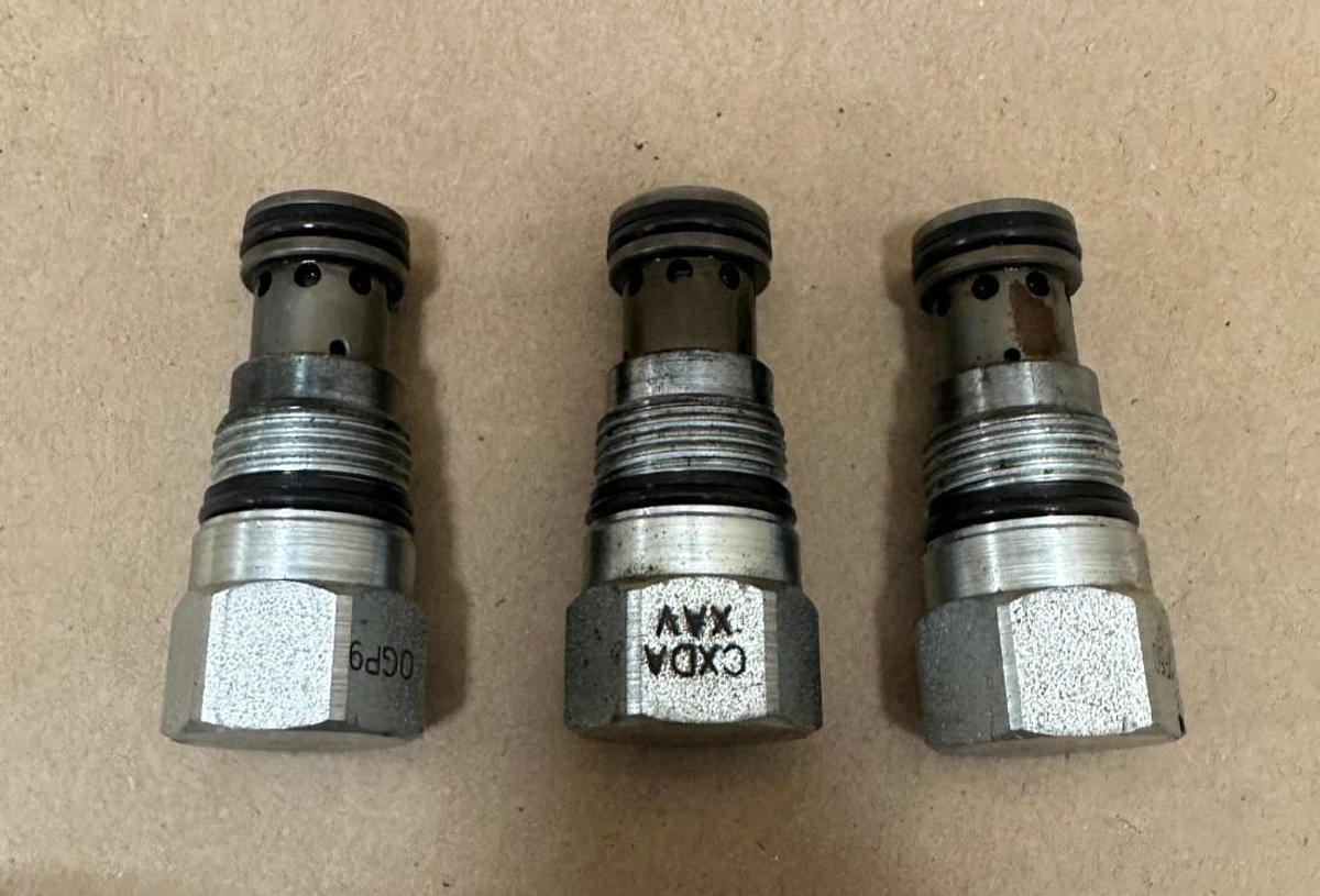 Used Sun Hydraulics CXDA-XAV Free Flow Nose-To-Side Check Valve - Lot of 3
