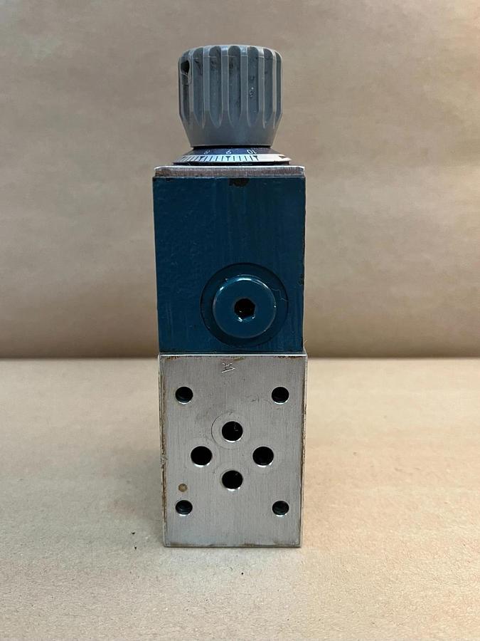 Used Bosch 0 811 332 106 Hydraulic Flow Control Valve, 5-315 Bar, (No Key)