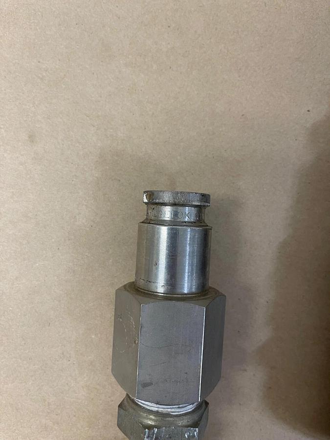 Used Swagelok QT8–316 Stainless Steel, Quick Connect and Disconnect