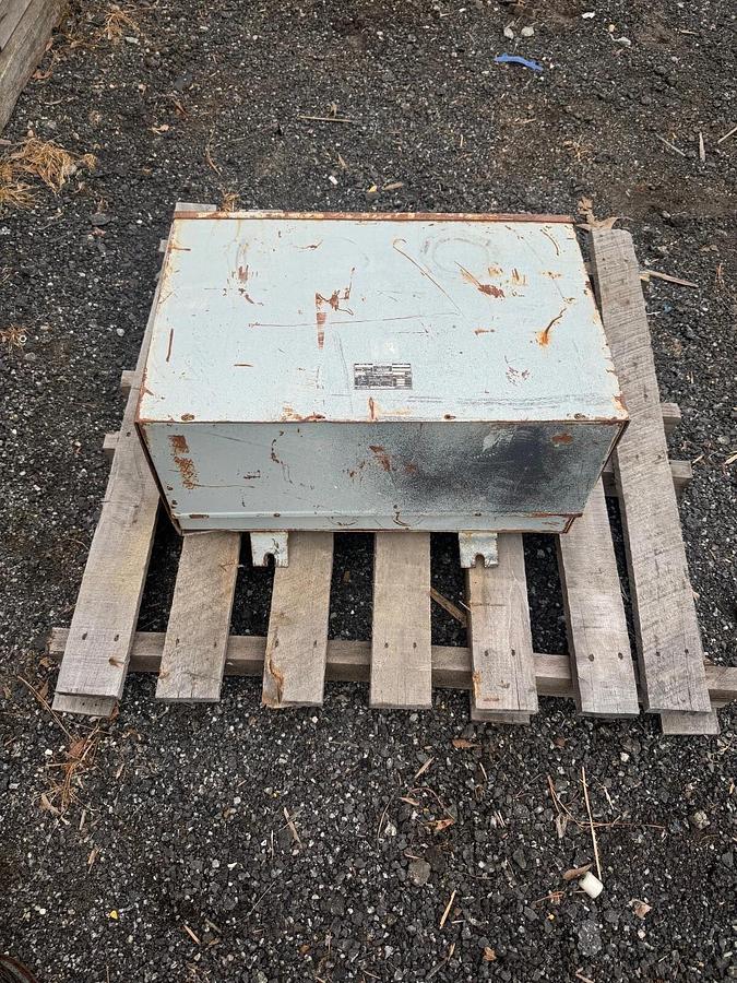 Used Westinghouse 6E997 Transformer, 30 kVA, 208-120/460V, Type EPT