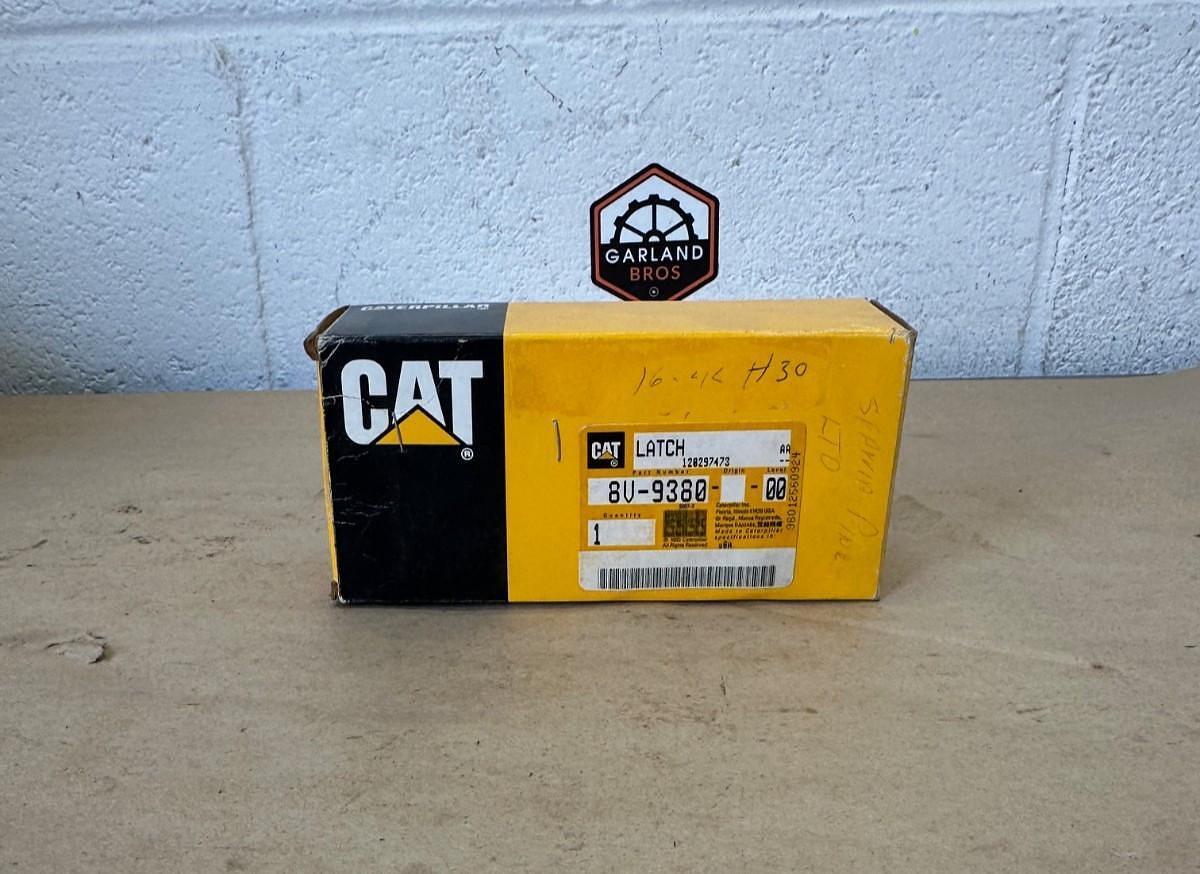 Used CAT 8v-9380 Cab Door Latch *NEW*