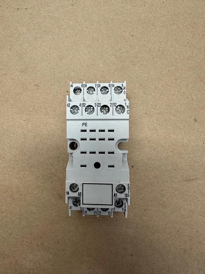 Used Allen Bradley 700-HN103 14-Blade Socket - Box of 9
