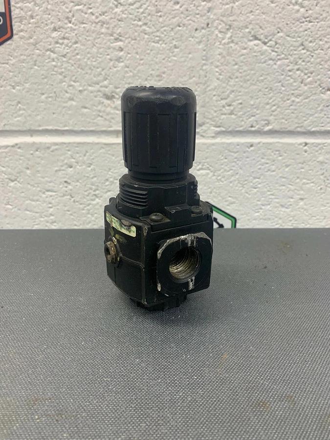 Used Speedaire 42M20 Pressure Regulator 300PSIG (Used)