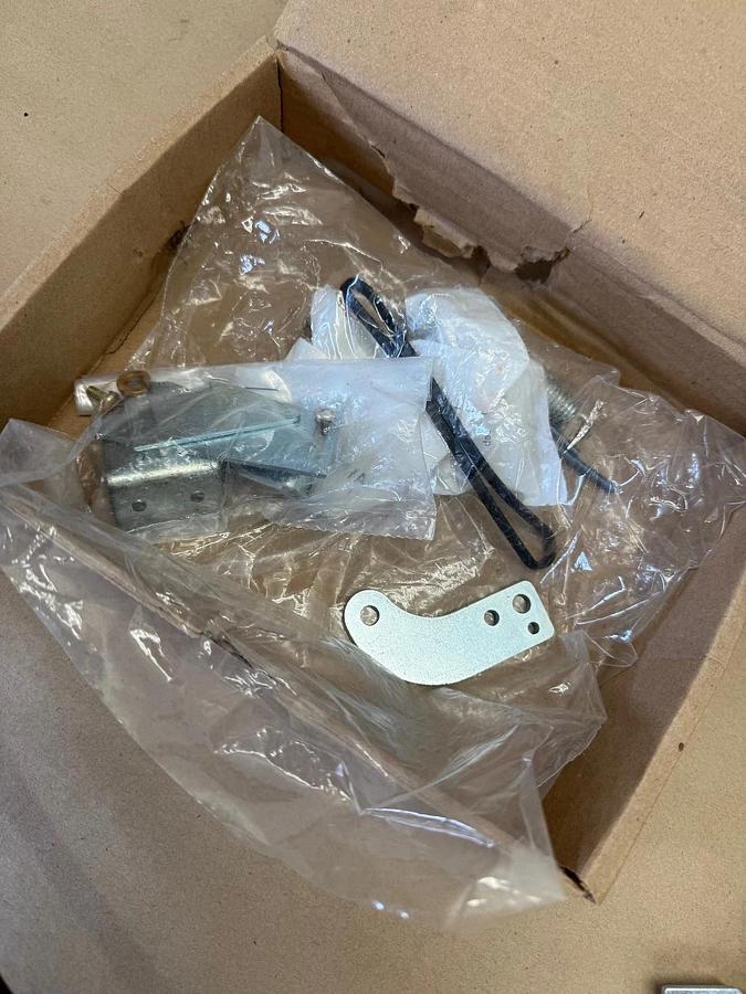 Used Eaton PDG1XFS04 PDG1 Flexible Shaft, 4' Breaker Accessory Handle Mechanism *NEW*