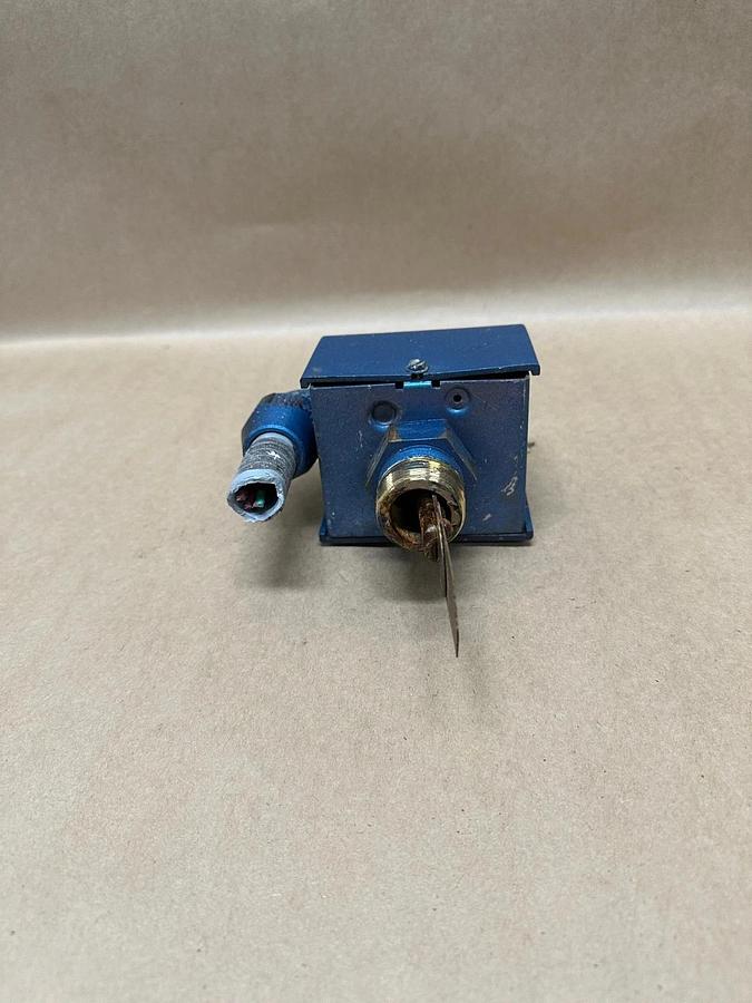Used McDonnell & Miller FS-251 Flow Switch