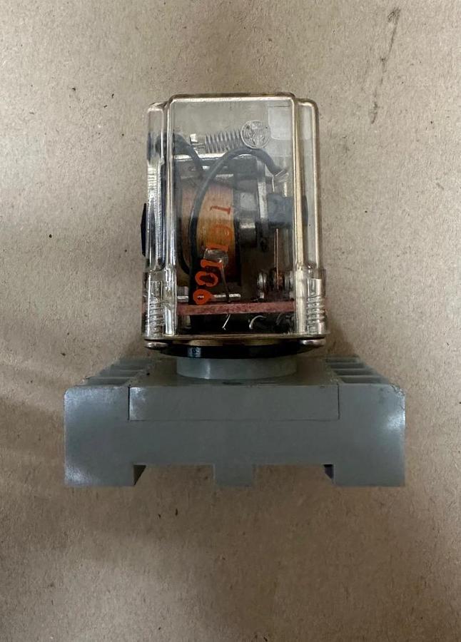 Used Potter & Brumfield KRP-11DN-24 Relay w/ 27E891 Base