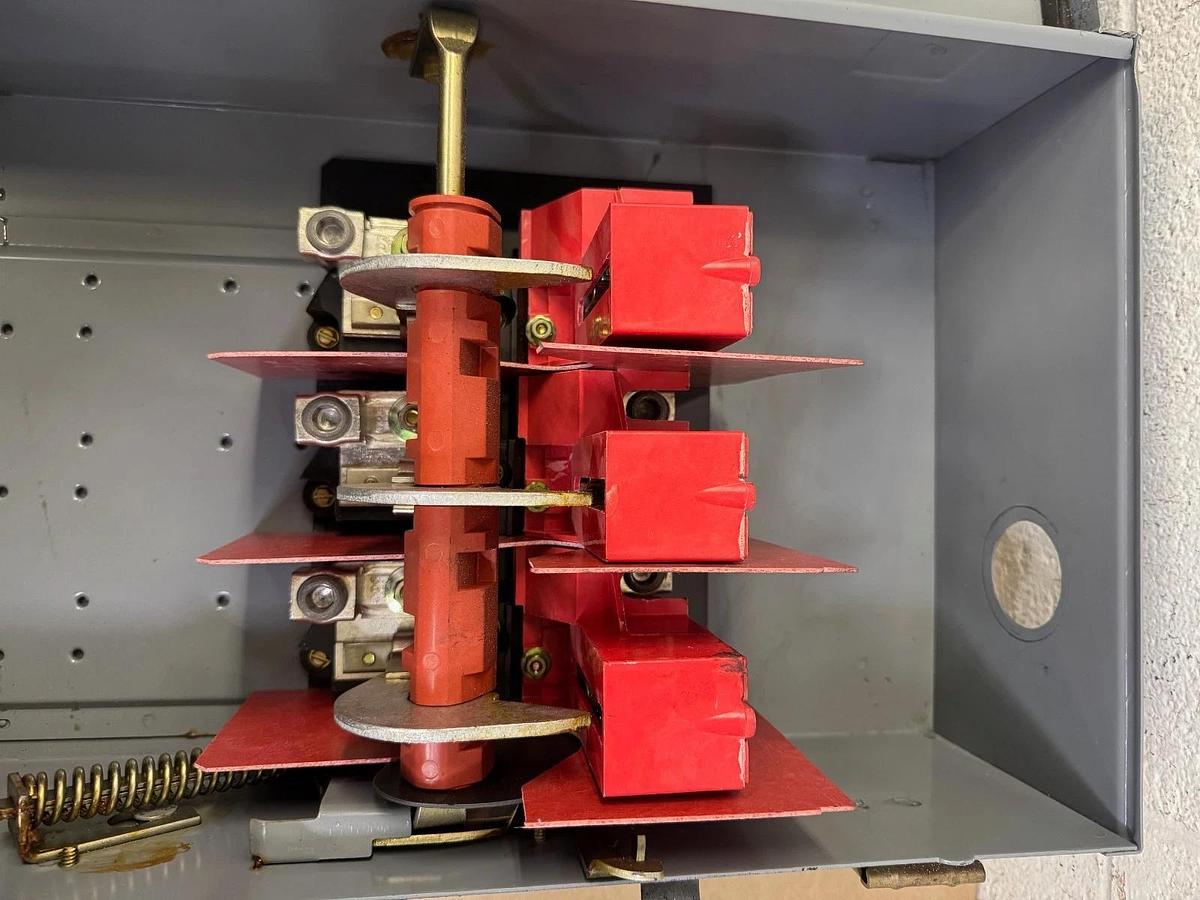 Used Square D HU364AWK 200A Heavy Duty Safety Switch, 600V, Series E1