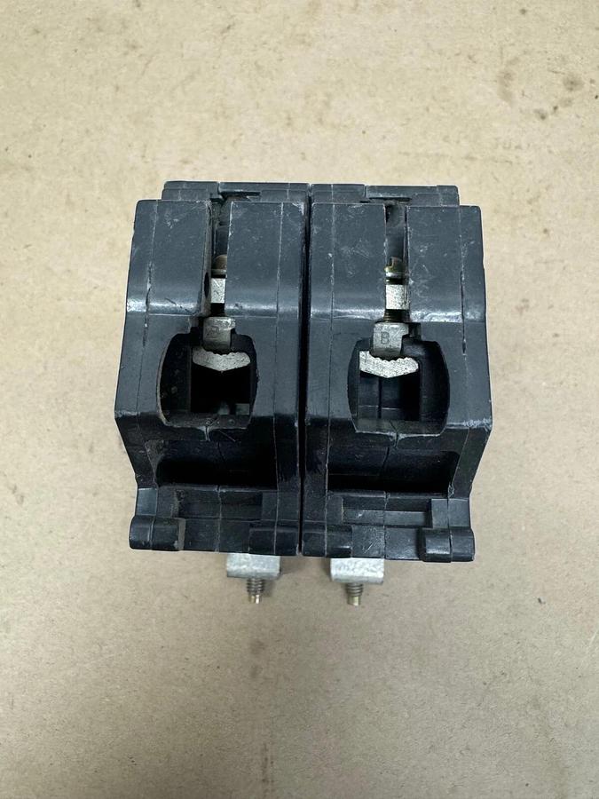 Used GE RT-693 Dual 20 A Circuit Breaker 2 Pole Unit