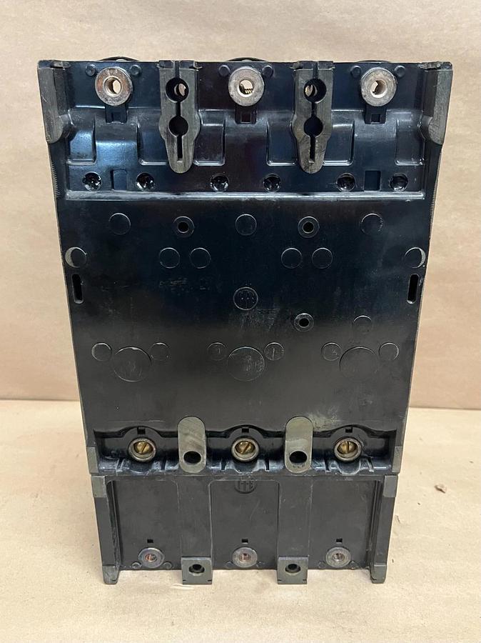 Used ITE CJ3B300 300A, 3-Pole, 600V Cordon Integrally Fused Circuit Breaker