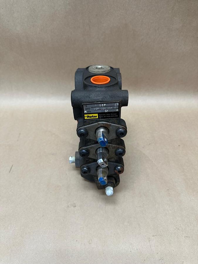 Used Parker VDP12 Hydraulic Valve *NEW*