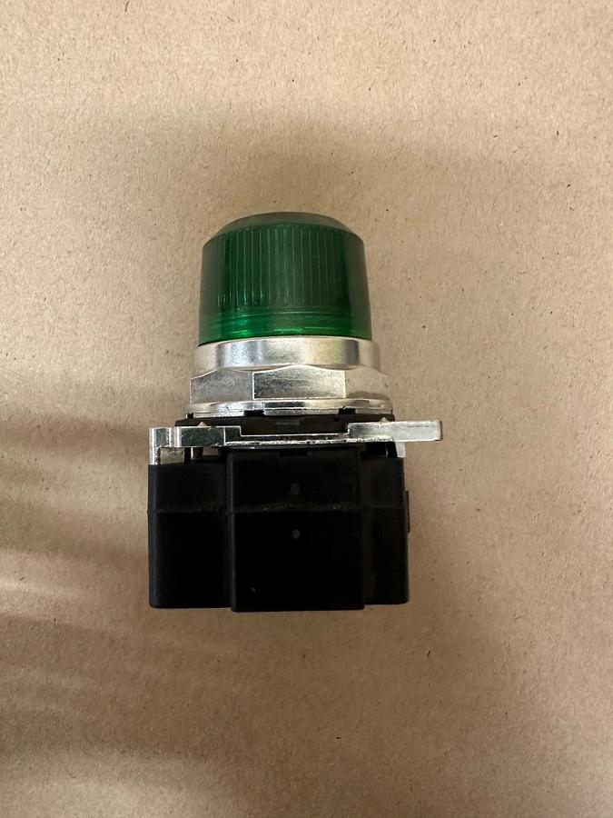 Used Cutler Hammer 10250T/91000T Pilot Light, Green