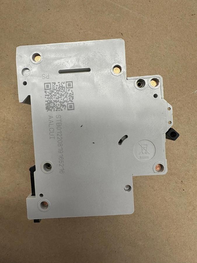 Used Eaton FAZ-B8/3 Circuit Breaker *NEW*