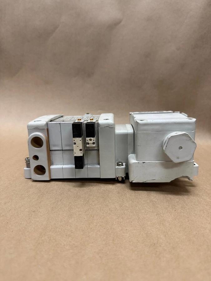 Used SMC 4-Slot Pneumatic Manifold (2) VVQ2000-10A-1 (1) VQ2301N-5B (1) VQ2101-5B