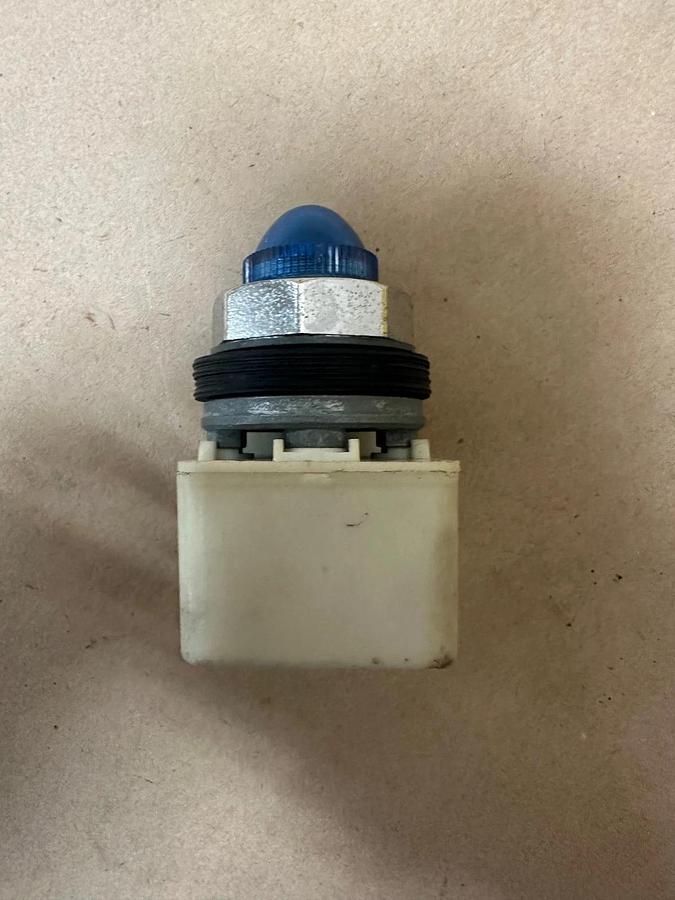 Used Square D 9001KM1 Blue Illuminated Light