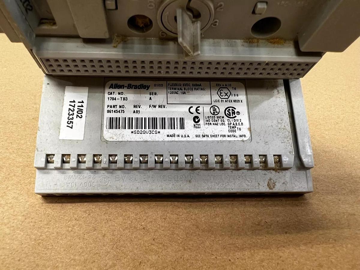 Used Allen Bradley 1794-0W8 Flex I/O Relay Output W/ 1794-TB3