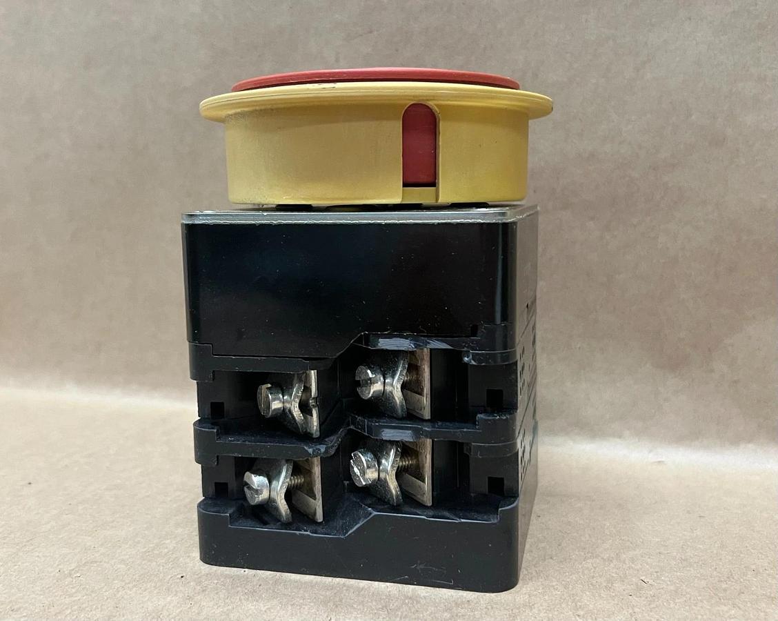 Used Siemens 3LC6 047-1TB53 Disconnect Control Switch