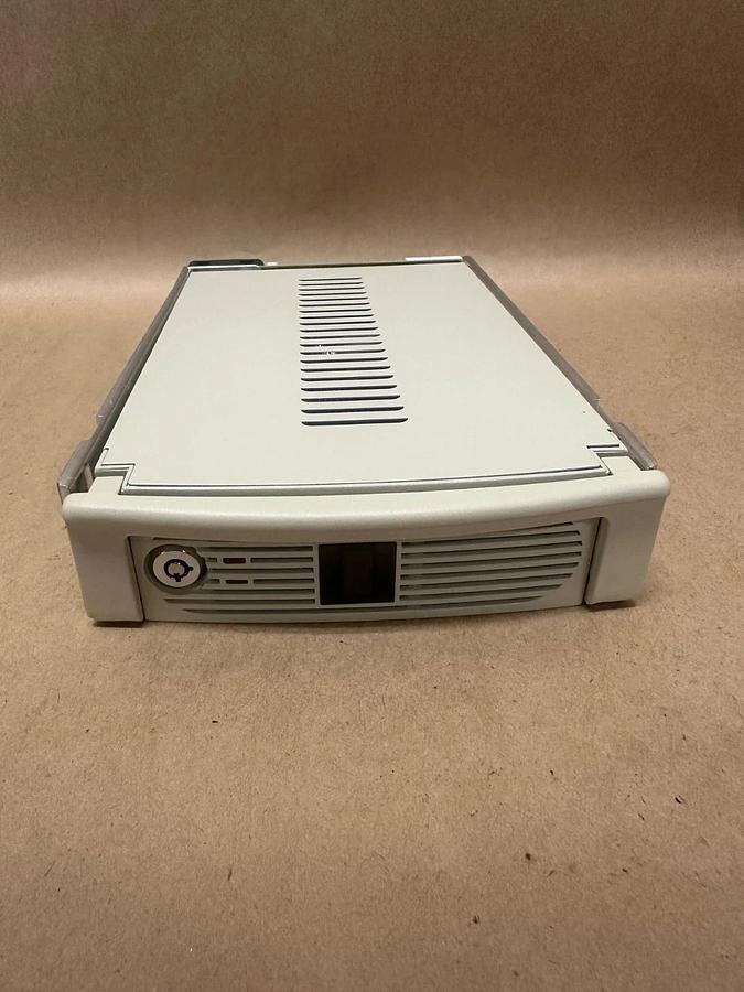 Used Mobile Rack SI-144 SCSI/Ultra Wide w/ ID Display, White *NEW*
