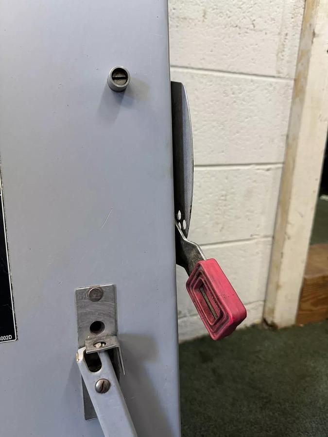 Used General Electric NP1578002D Heavy Duty Safety Switch, 600A, 600VAC, 500 Max Hp