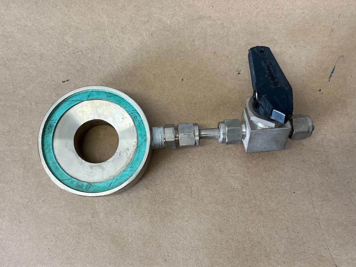 Used SS-43GS4 Ball Valve, w/ Rosemount DP0004-1111-S6 Pressure Transmitter Base