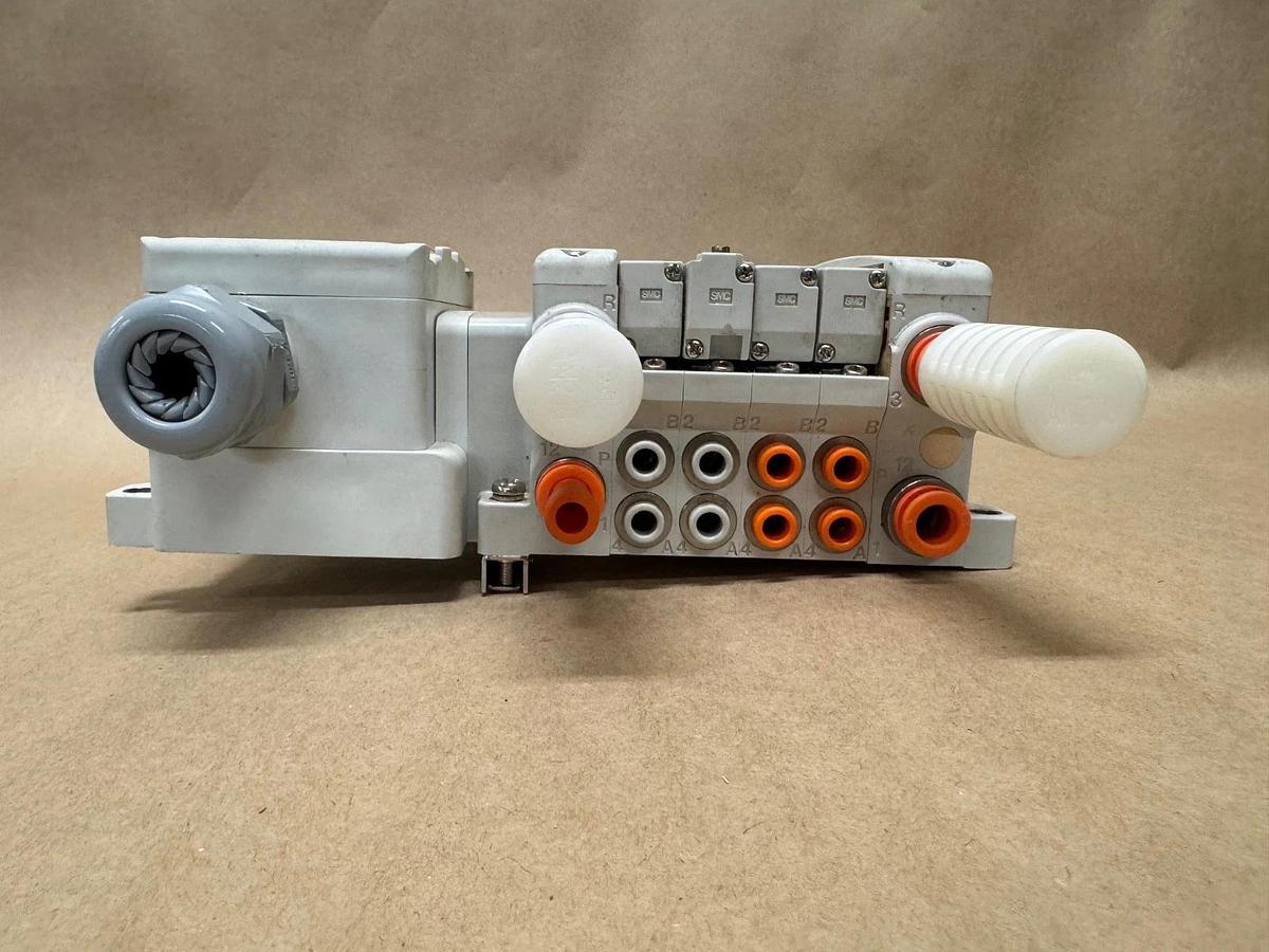 Used SMC 4-Slot Pneumatic Manifold (2) VVQ2000-10A-1 (1) VQ2301N-5B (1) VQ2101-5B