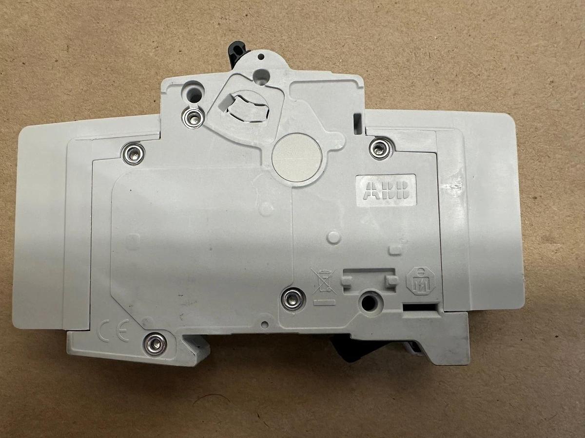 Used ABB SU 201M-C20 Circuit Breaker 20A *NEW*