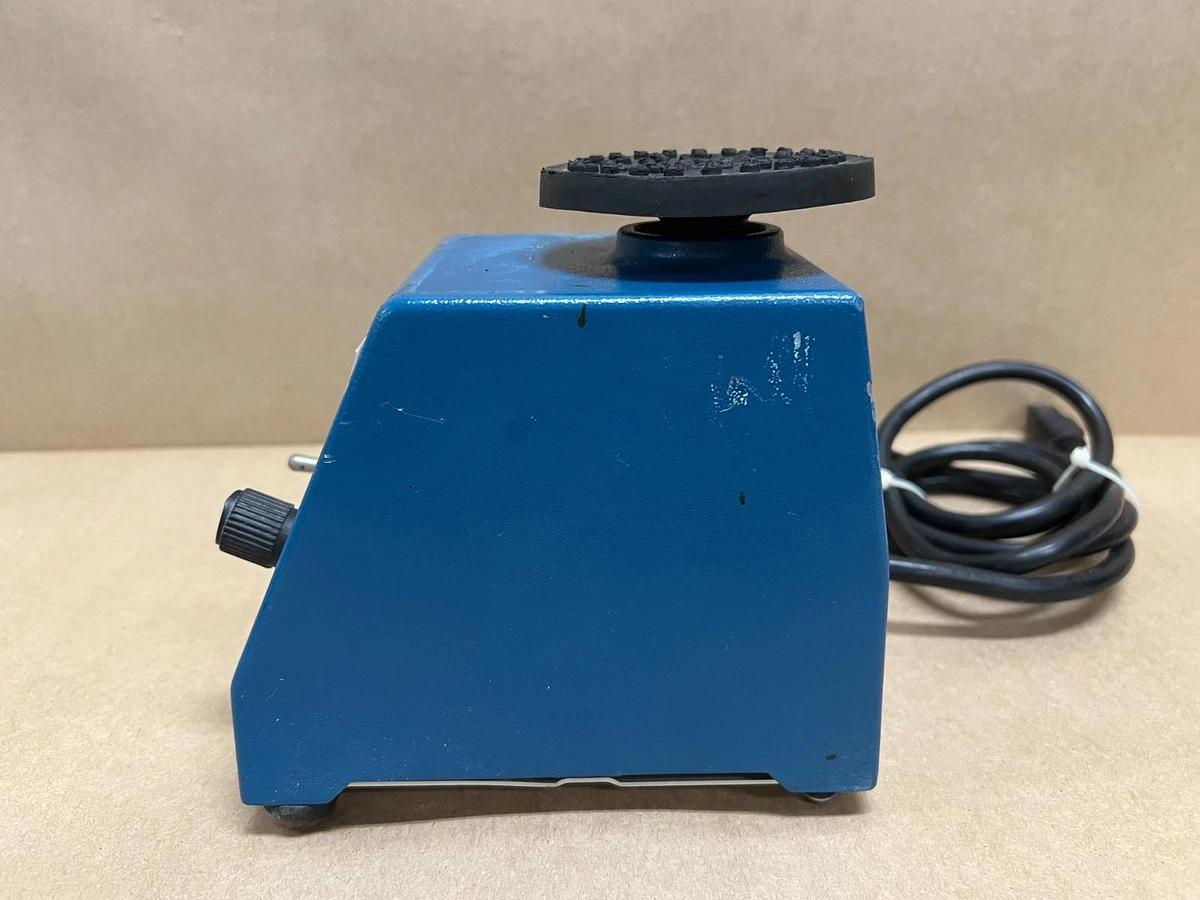 Used Scientific Industries G-560 120V, .65A, 60Hz Vortex Genie 2