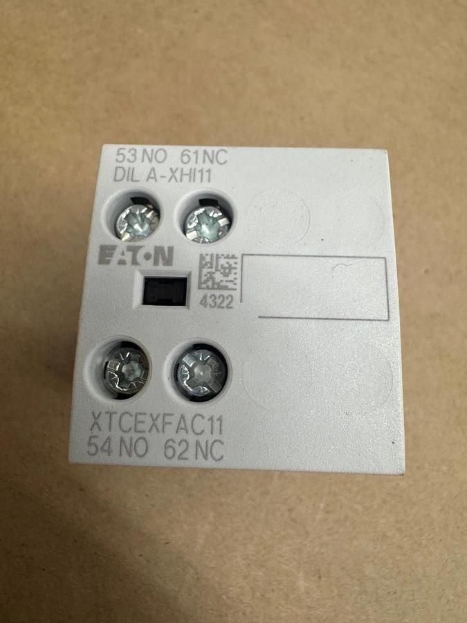 Eaton XTCEXFAC11 Contact Block (Lot of 8) *NEW*