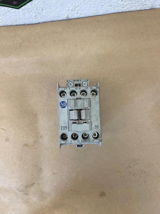 Used Allen-Bradley 100-C09E*10 Contactor, Series A, 32A, 24 VDC