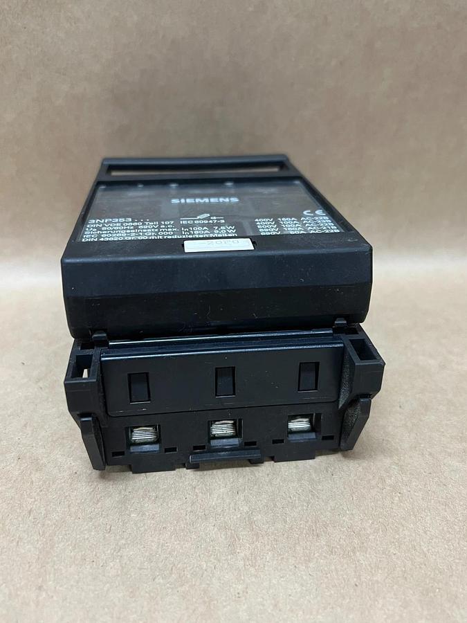 Used Siemens 3NP353 Disconnect Fuse Switch 35A, 3 Pole, 500V