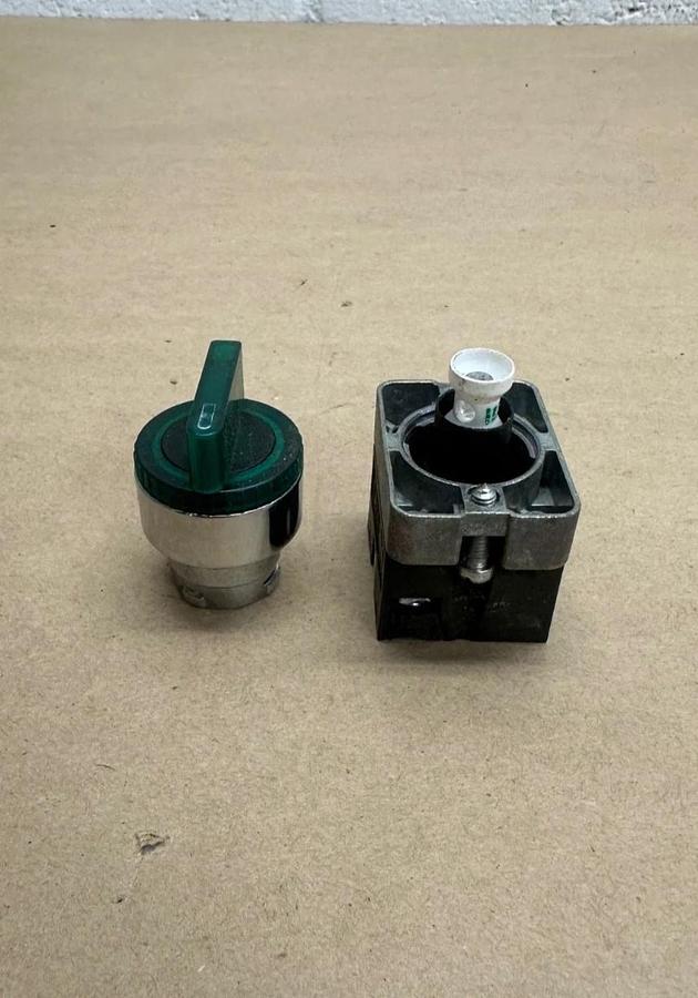 Used Automation Direct ECX-1050 MA9 Lamp Holder with Green Switch