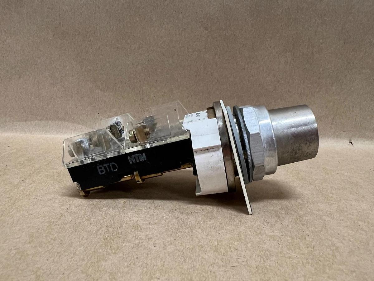 Used Allen Bradley 800T-H33 Ser T, Selector Switch