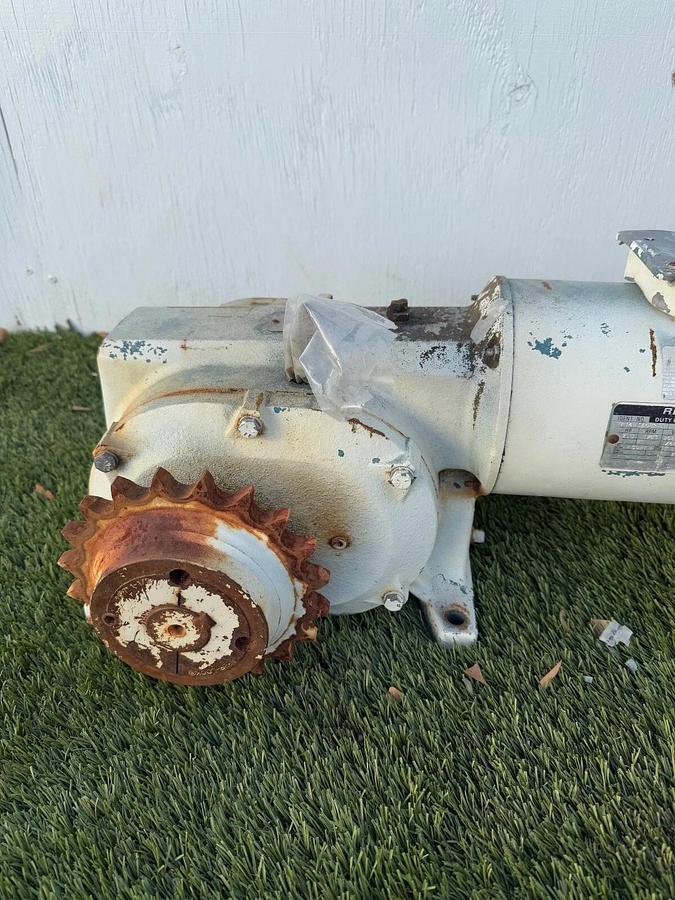 Used Dodge MasterXL Gear Motor, 70:1 Ratio, 25:1 Output Ratio, Reliance 2Hp