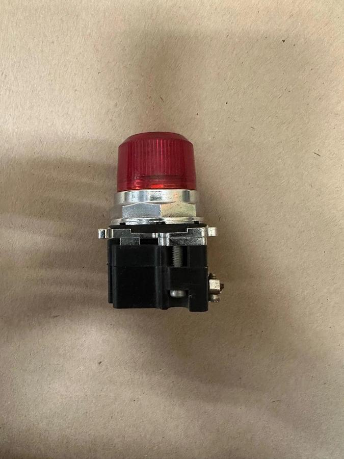 Used Cutler Hammer 10250T/91000T Red Pilot Light