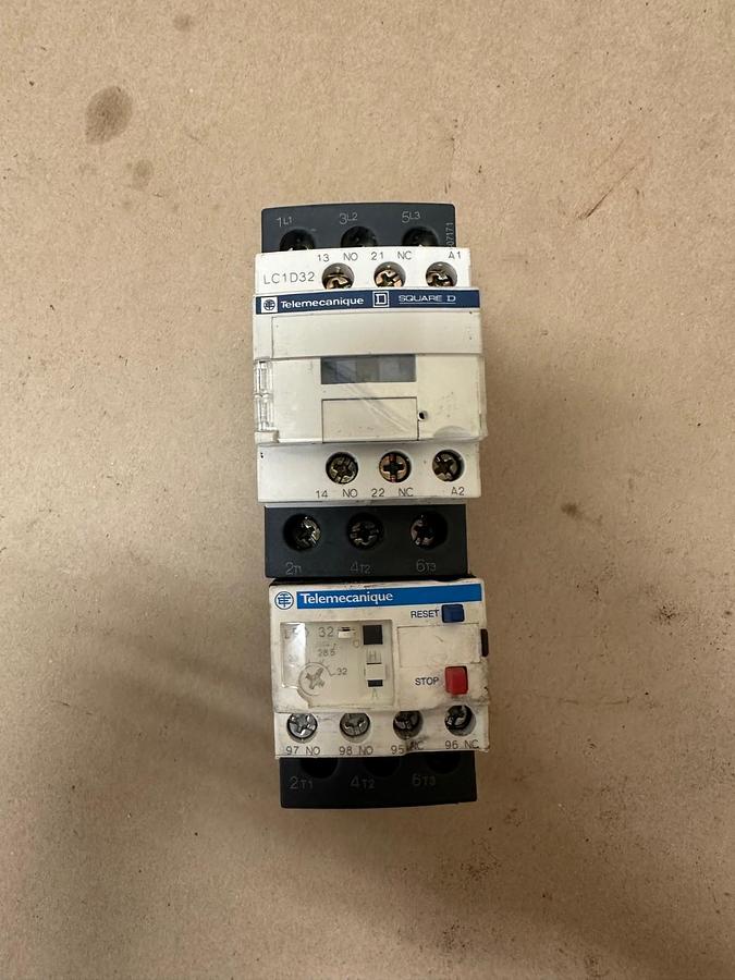 Used Telemecanique C8201-4-1 Contactor w/ LRD32 Overload Relay