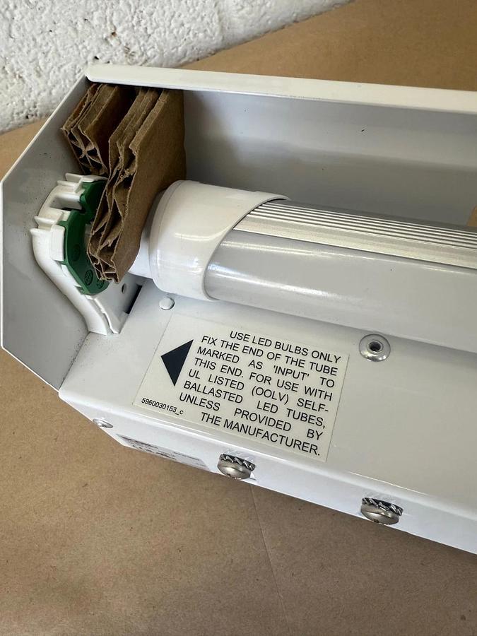 Saginaw (SCE) SCE-LF18NO, LED Light 18”, 120-230VAC, 50/60Hz, 700 Lm, 8W