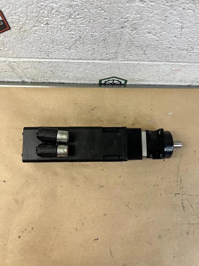 Used Allen Bradley MPL-A230P-VJ74AA Series A Servo Motor