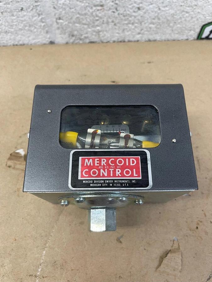 Dwyer (Mercoid) AP-153-37 Mercoid Control, Pressure Switch, Diaphragm Operated