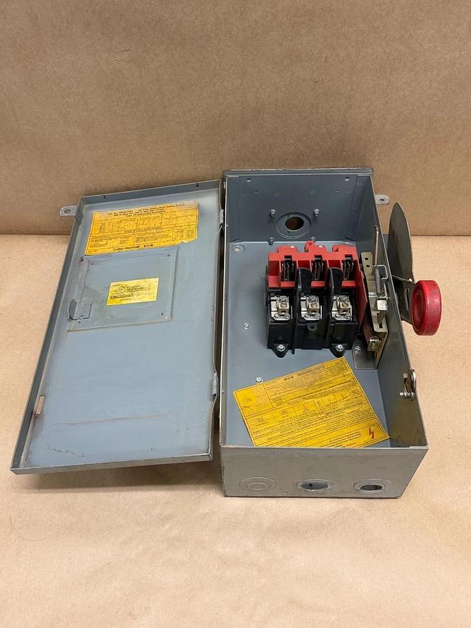 Used Cutler Hammer DH361URK Heavy Duty Safety Switch, 30A, 250VDC, 600VAC